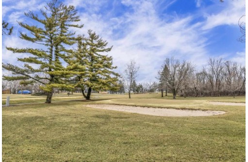 1826 S Brooklyn Dr, Stoughton, WI 53589