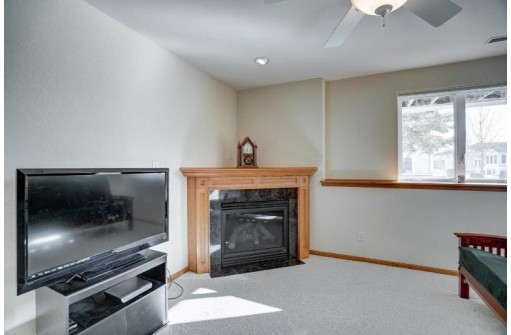 109 S Heatherstone Dr 2, Sun Prairie, WI 53590