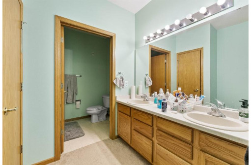 301 Harbour Town Dr 324, Madison, WI 53717