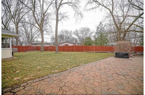 1629 Deerwood Dr, Madison, WI 53716