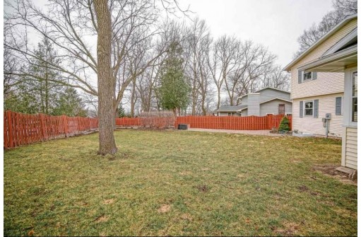 1629 Deerwood Dr, Madison, WI 53716