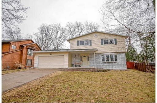 1629 Deerwood Dr, Madison, WI 53716