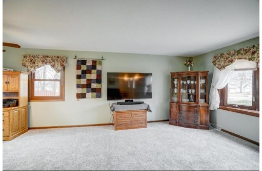 1629 Deerwood Dr, Madison, WI 53716