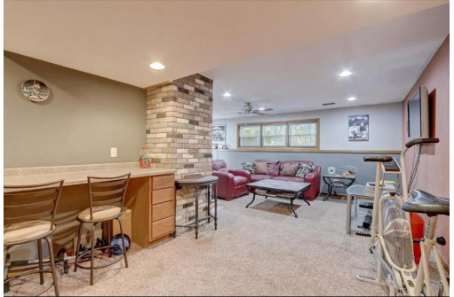 6602 Piping Rock Rd, Madison, WI 53711