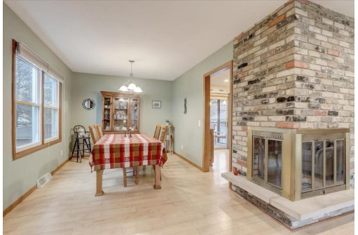 6602 Piping Rock Rd, Madison, WI 53711