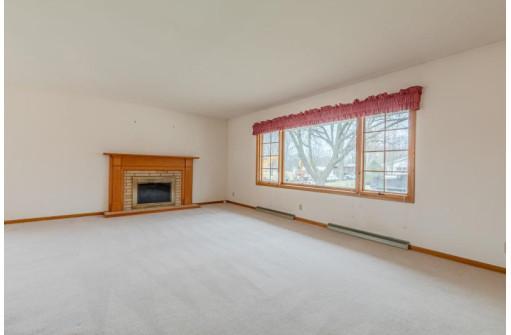 733 Dearholt Rd, Madison, WI 53711