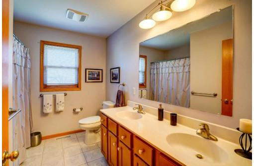 1704 Manchester Crossing, Waunakee, WI 53597