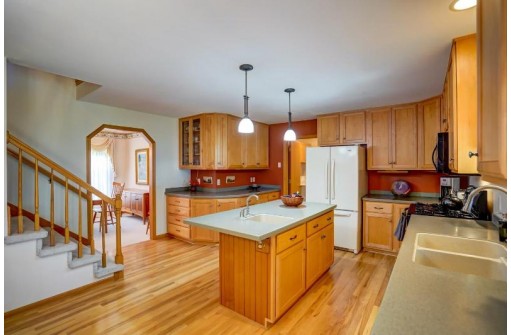 1704 Manchester Crossing, Waunakee, WI 53597