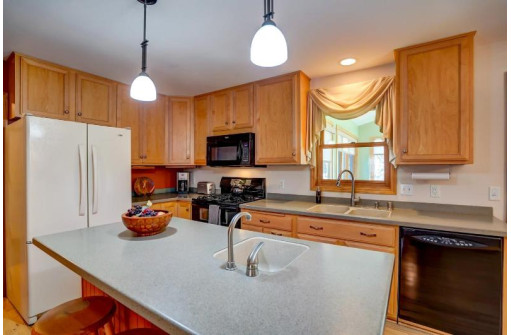 1704 Manchester Crossing, Waunakee, WI 53597