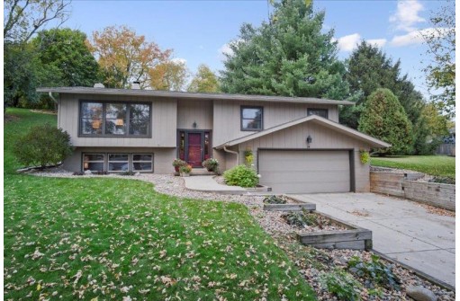 14 Lambeth Cir, Madison, WI 53711