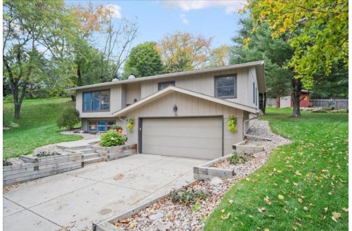 14 Lambeth Cir, Madison, WI 53711