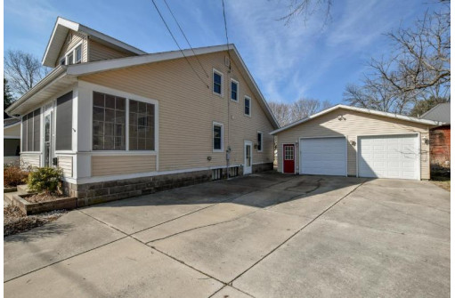 259 4th St, Prairie Du Sac, WI 53578