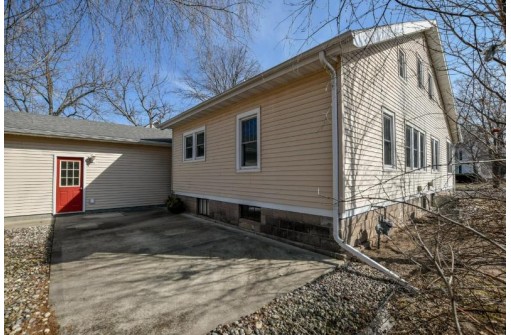 259 4th St, Prairie Du Sac, WI 53578