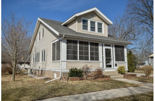 259 4th St, Prairie Du Sac, WI 53578