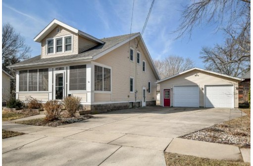 259 4th St, Prairie Du Sac, WI 53578