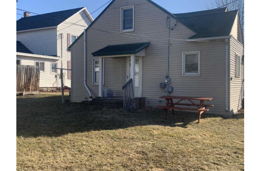 206 N Main St, Dodgeville, WI 53553-1438