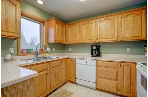 578 Kelvington Dr 2, Sun Prairie, WI 53590