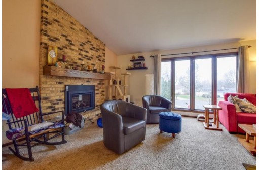 14 Canterbury Cir, Madison, WI 53711