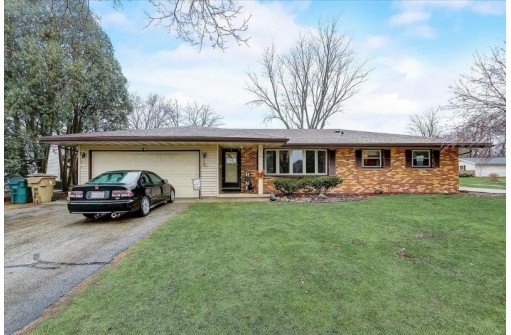 802 Meadowlark Dr, Madison, WI 53714