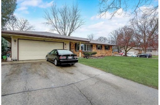 802 Meadowlark Dr, Madison, WI 53714