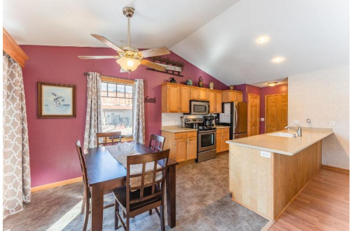 301 Valley Glen Ct, Baraboo, WI 53913