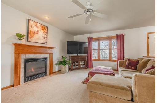 5 Woodcroft Cir, Madison, WI 53719