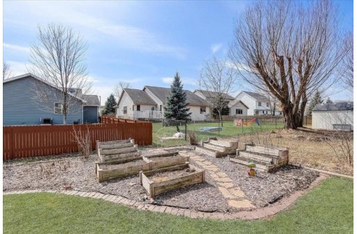 6617 Carlton Dr, Madison, WI 53718