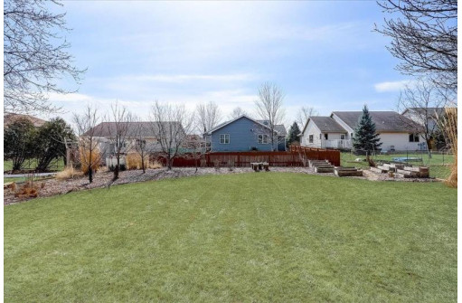 6617 Carlton Dr, Madison, WI 53718