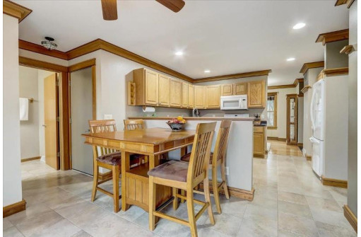 6617 Carlton Dr, Madison, WI 53718