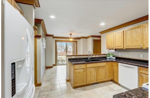 6617 Carlton Dr, Madison, WI 53718