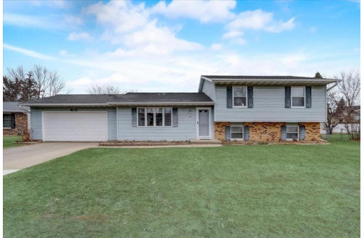 319 Santa Fe Tr, Waunakee, WI 53597