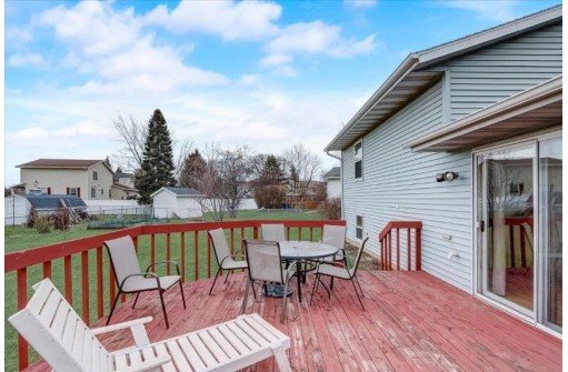 319 Santa Fe Tr, Waunakee, WI 53597