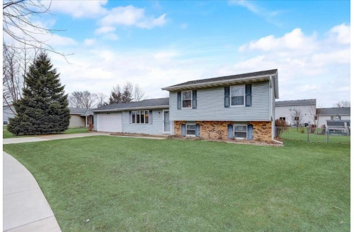 319 Santa Fe Tr, Waunakee, WI 53597