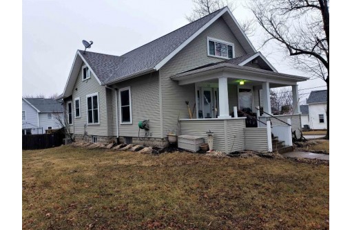 132 E Pine St, Lancaster, WI 53813