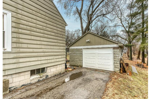 1006 Sioux Tr, Monona, WI 53716