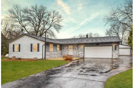 W736 Riverview Ct, Fall River, WI 53932