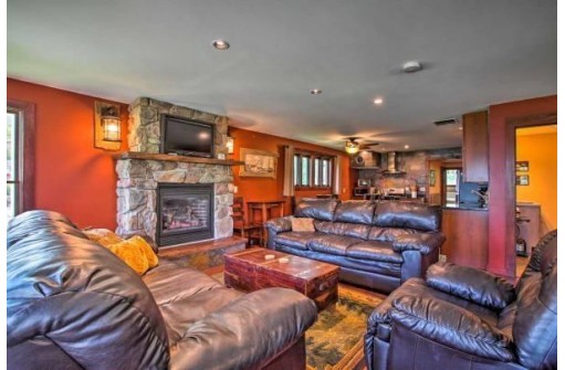 1506 E Koshkonong Dr, Edgerton, WI 53534