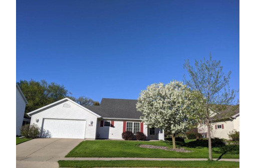 715 N Heatherstone Dr, Sun Prairie, WI 53590