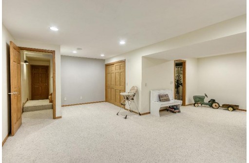 1386 Circle Dr, Sun Prairie, WI 53590