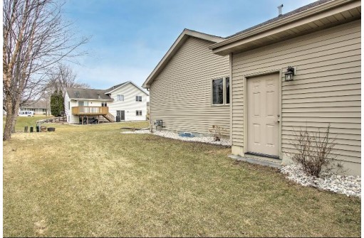 1386 Circle Dr, Sun Prairie, WI 53590