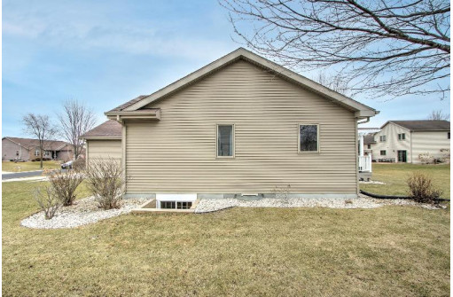 1386 Circle Dr, Sun Prairie, WI 53590