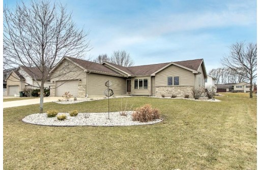 1386 Circle Dr, Sun Prairie, WI 53590