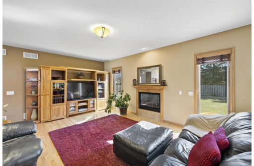 833 Duncannon Way, Sun Prairie, WI 53590