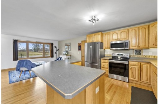 4715 Holm Rd, Oregon, WI 53575