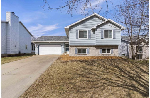 1724 Sapphire Way, Sun Prairie, WI 53590