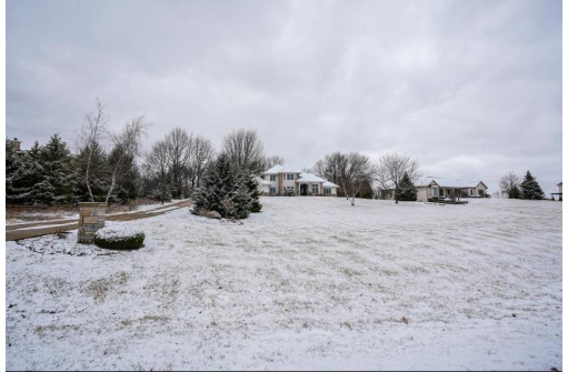 7484 Summit Ridge Rd, Middleton, WI 53562