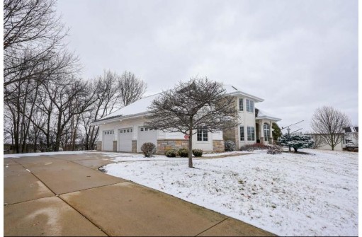 7484 Summit Ridge Rd, Middleton, WI 53562