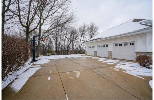 7484 Summit Ridge Rd, Middleton, WI 53562