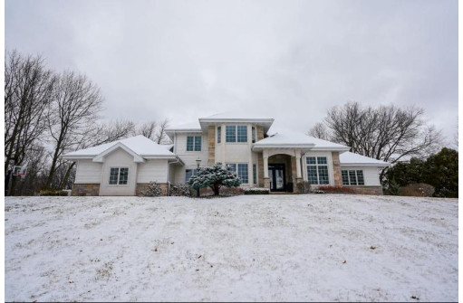 7484 Summit Ridge Rd, Middleton, WI 53562