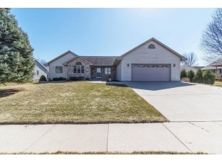 823 Oakwood Ln Watertown, WI 53094